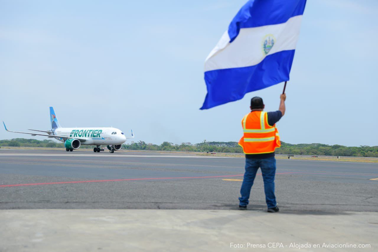 Para frenar la inmigración, El Salvador cobrará una elevada tasa a los pasajeros africanos