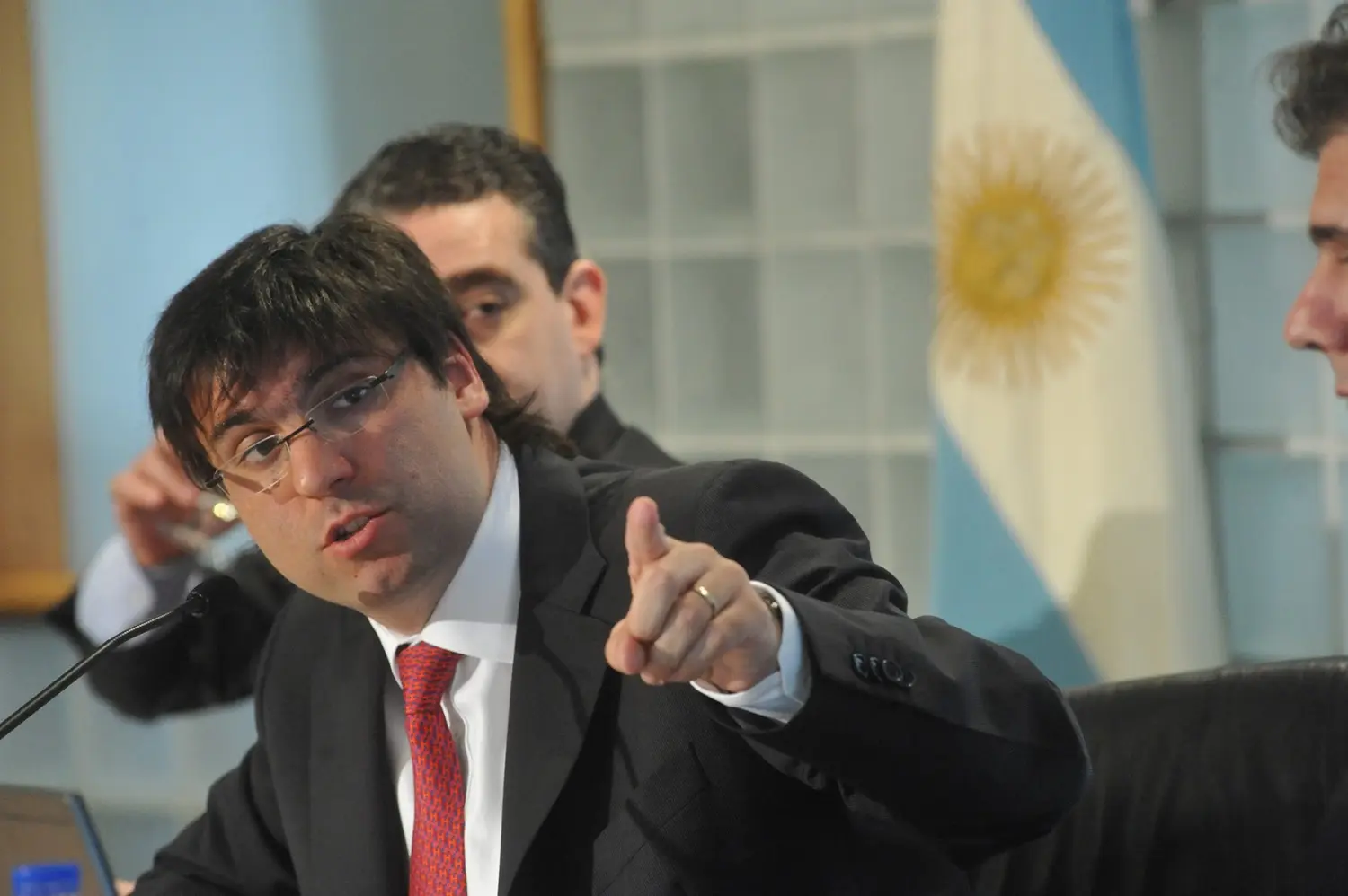 Piden investigar a Bossio por el desvío de 830 millones de pesos