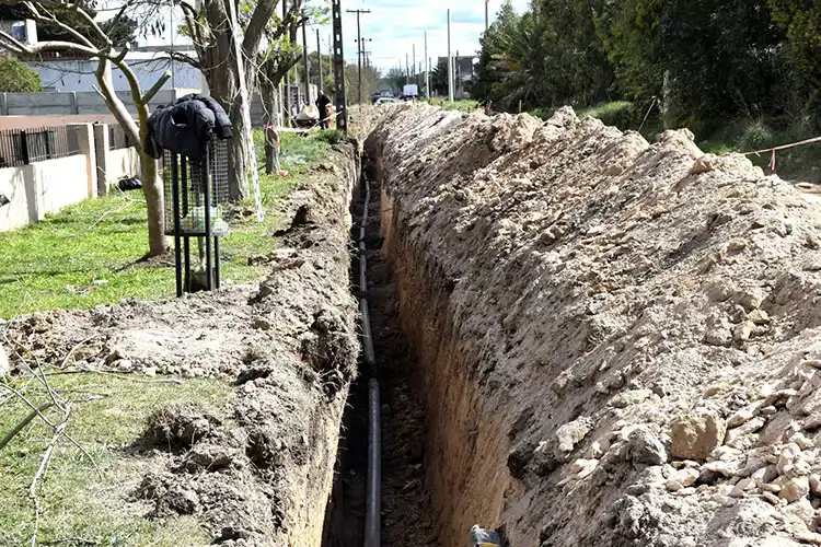 Instalan cañerías de impulsión en el barrio Boca del Tigre