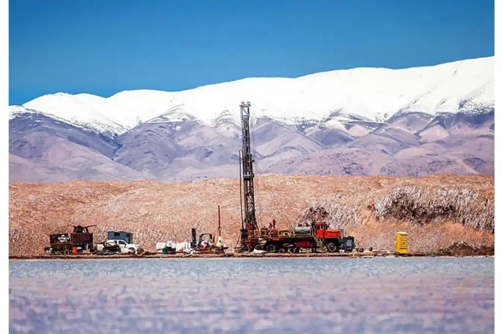 Conforman la Mesa Nacional del Litio para promover el empleo y la inversión