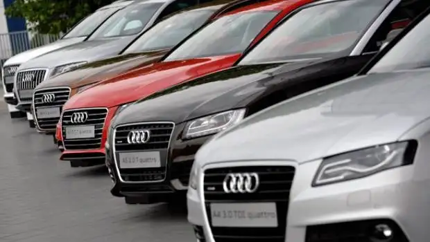 Señal para la industria: analizan bajar el impuesto a los autos de alta gama