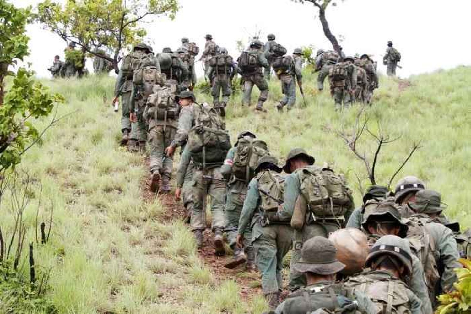 ATENCIÓN: Colombia moviliza a miles de soldados a la frontera con Venezuela