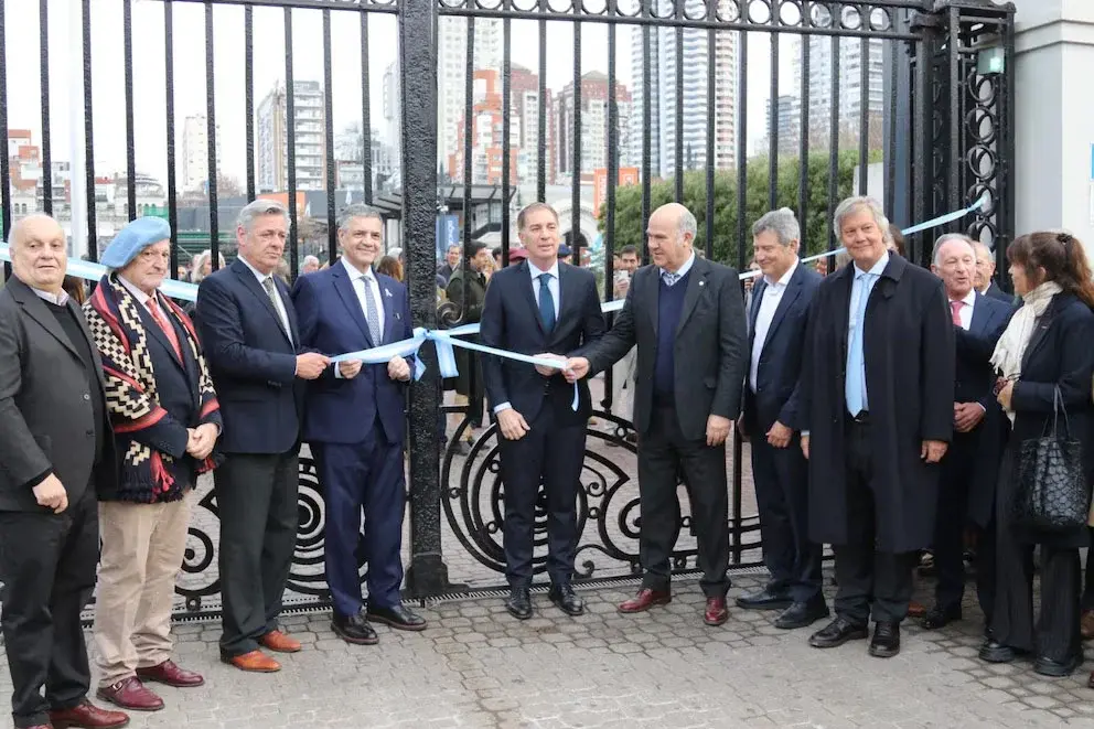 En la apertura de la Exposición Rural, el Gobierno prometió al campo seguir bajando la presión impositiva