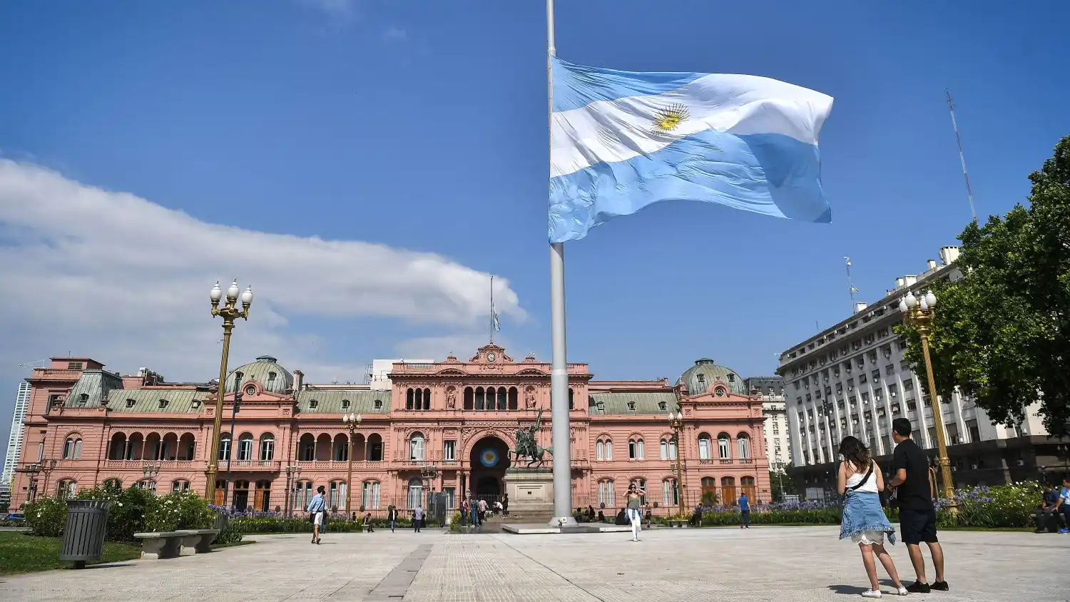 La moderación no logra romper la grieta argentina.
