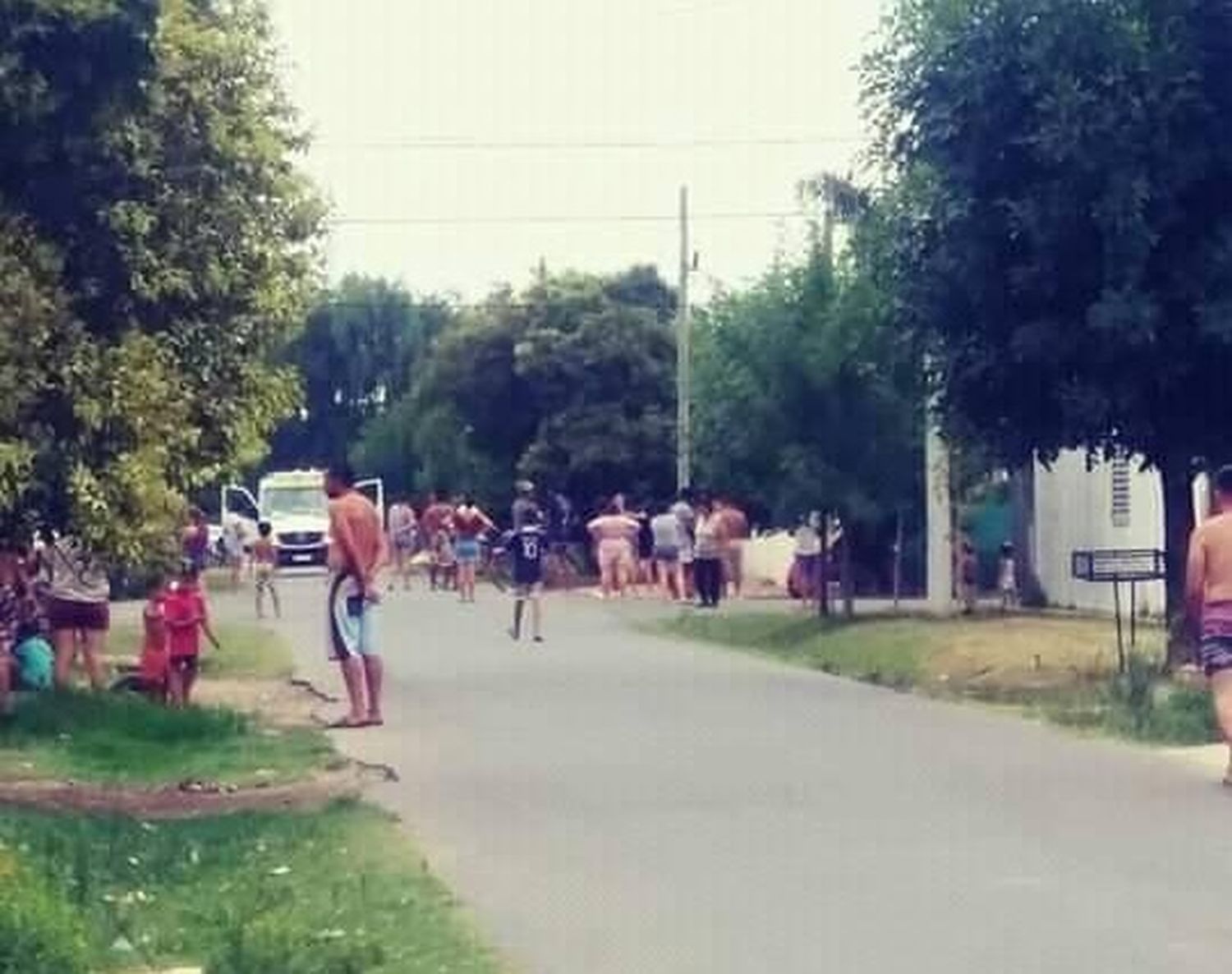 Asisten en el Hospital a un joven que fue baleado en un conflicto vecinal