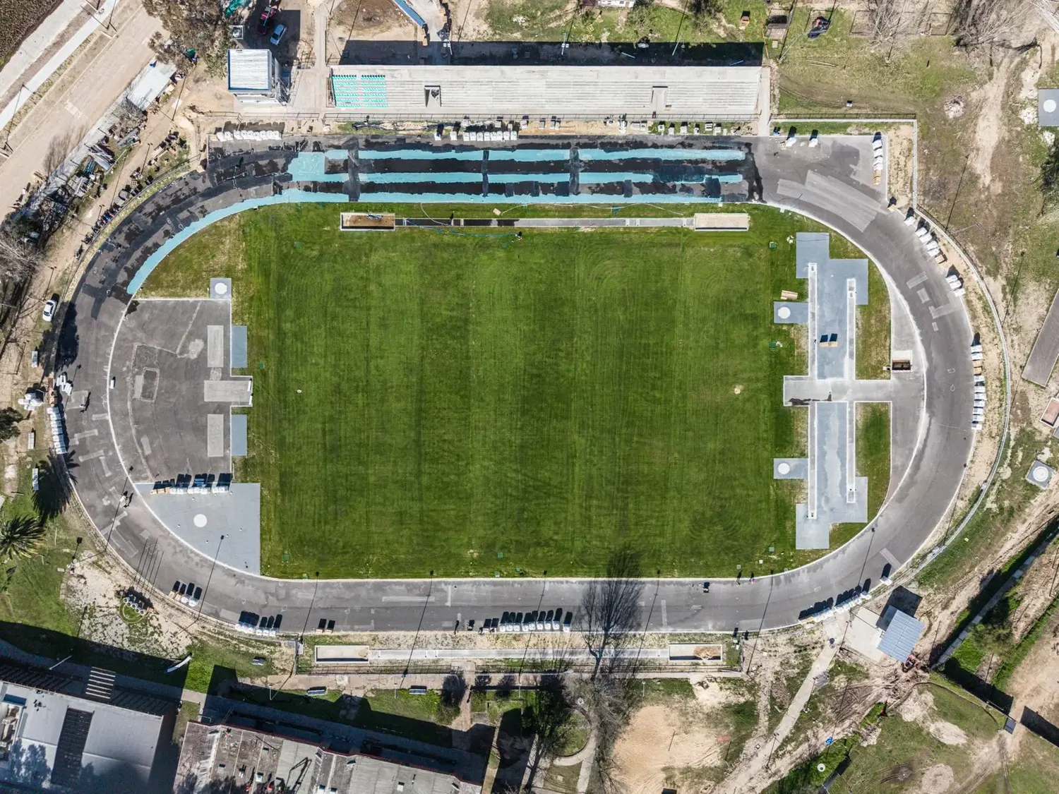 Instalaron en Santa Fe una pista de atletismo de nivel olímpico y Tomás Mondino celebró el impacto para los deportistas