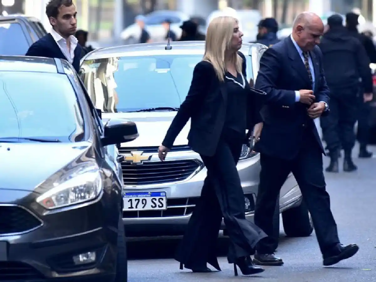 La jueza Capuchetti ingresó a la casa de Cristina Kirchner para tomarle declaración