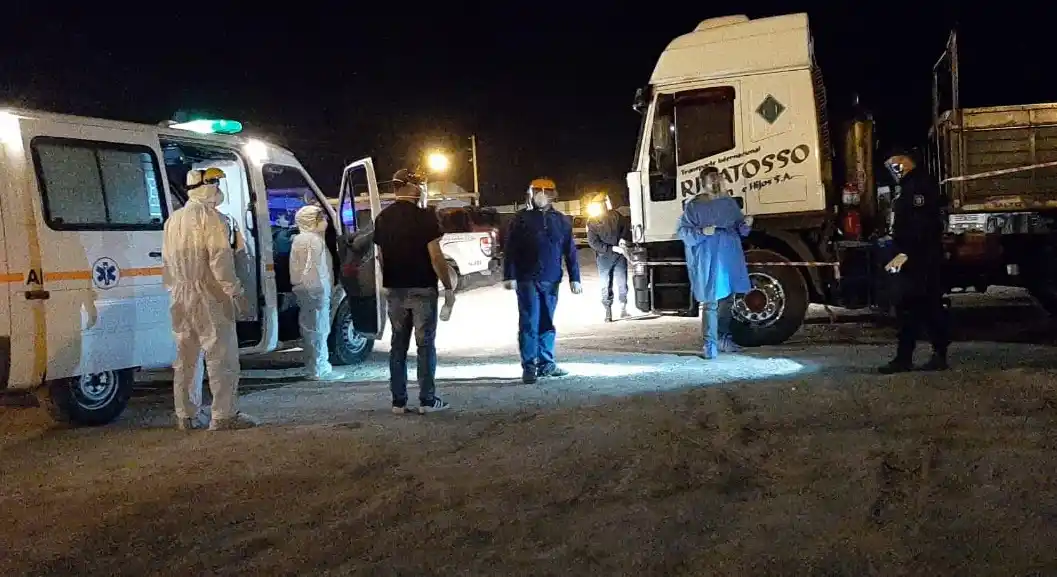 Trasladaron a un camionero positivo de Covid desde Larroque al Hospital Centenario
