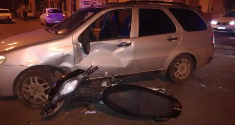 Accidente en Sarmiento y Arnaldo: Operaron de urgencia a uno de los motociclistas por una fractura de fémur