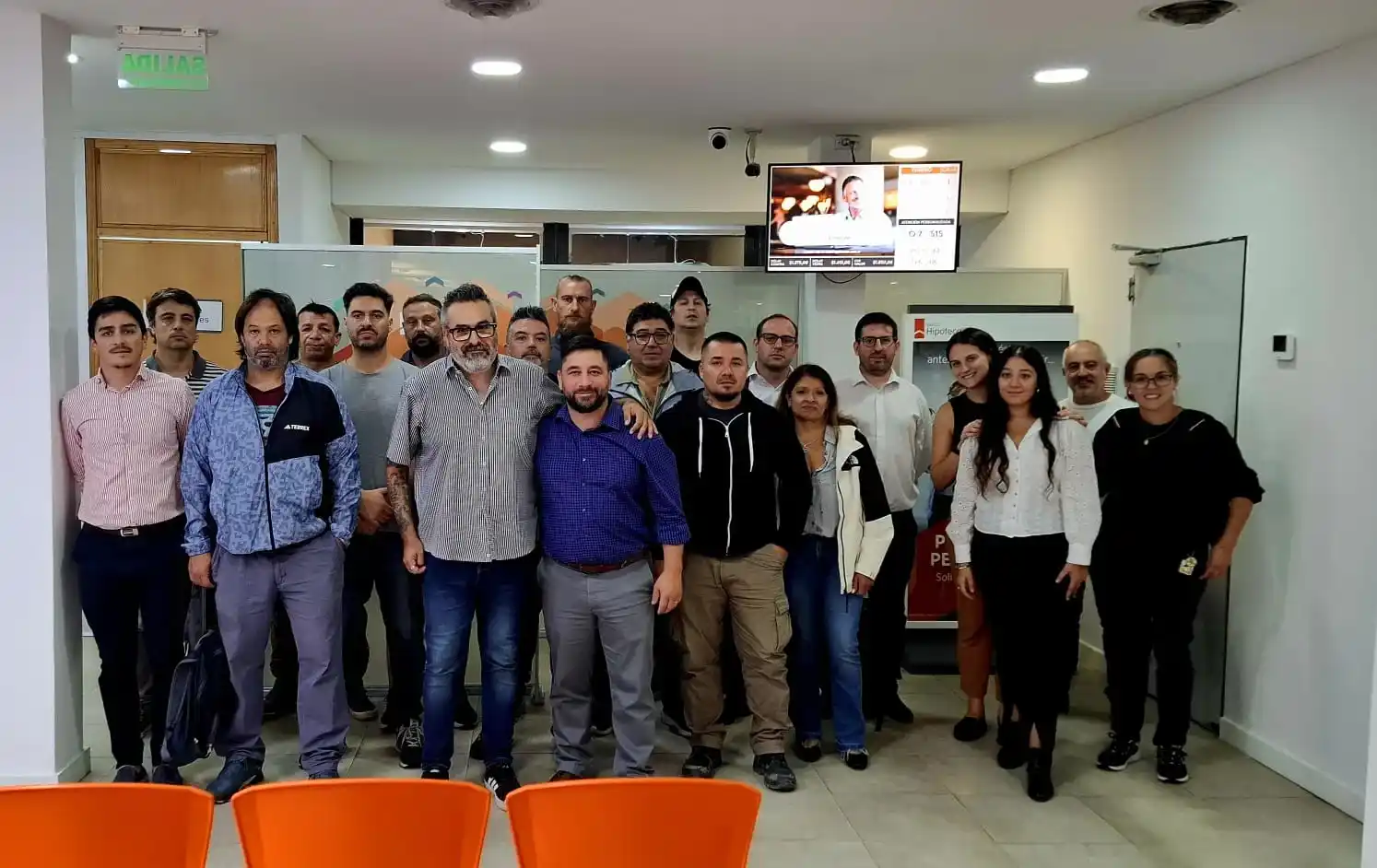 Trabajadores bancarios se reunieron en la sede Tandil del Banco Hipotecario