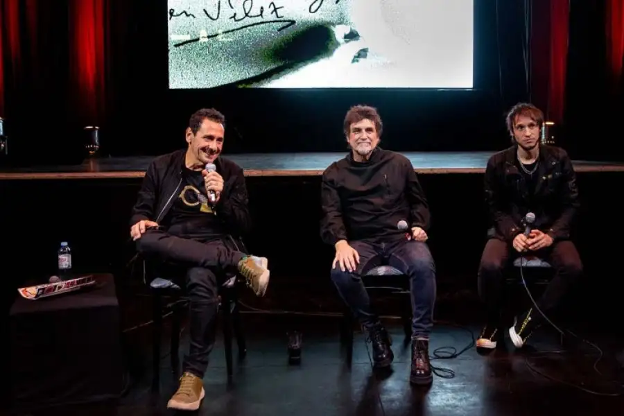 Durante el anuncio, el grupo también reveló que trabaja en nuevas canciones.