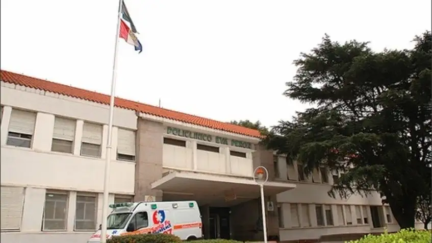 Asesinaron a un hombre a balazos y cuchillazos