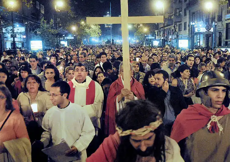 Viernes Santo: Vía Crucis en la Avenida de Mayo porteña