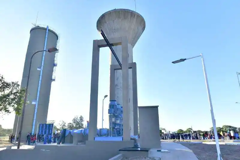 Gildo Insfrán inauguró la nueva
planta de agua potable de Las Lomitas