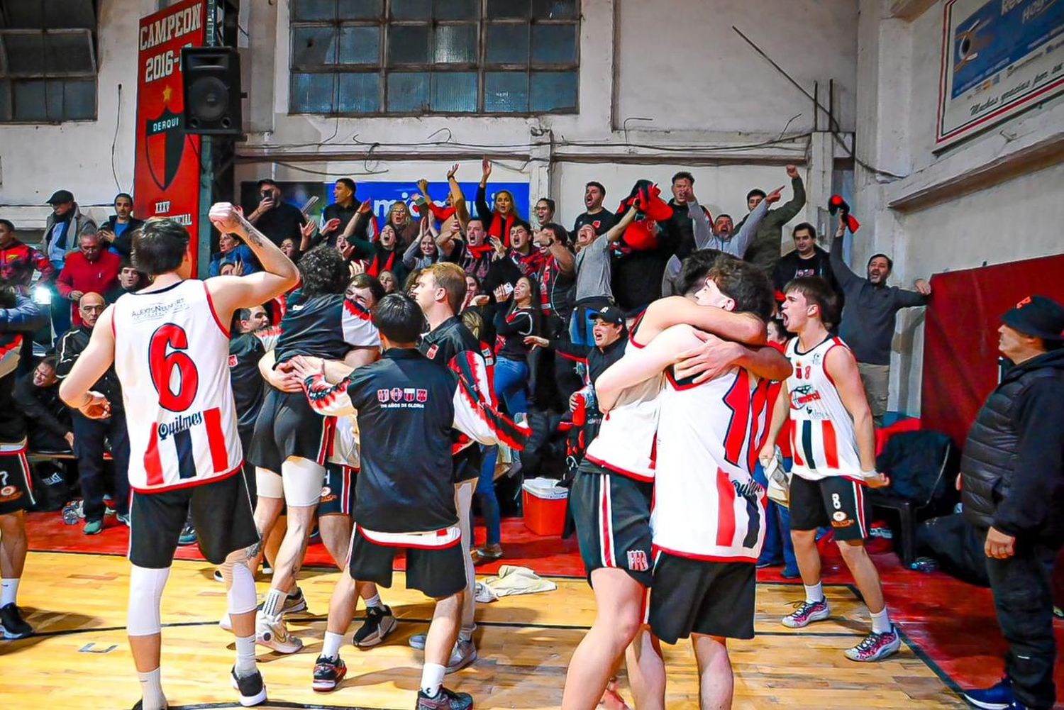 Con garra y corazón, Central venció a Derqui en otro cierre dramático y jugará la serie por el ascenso