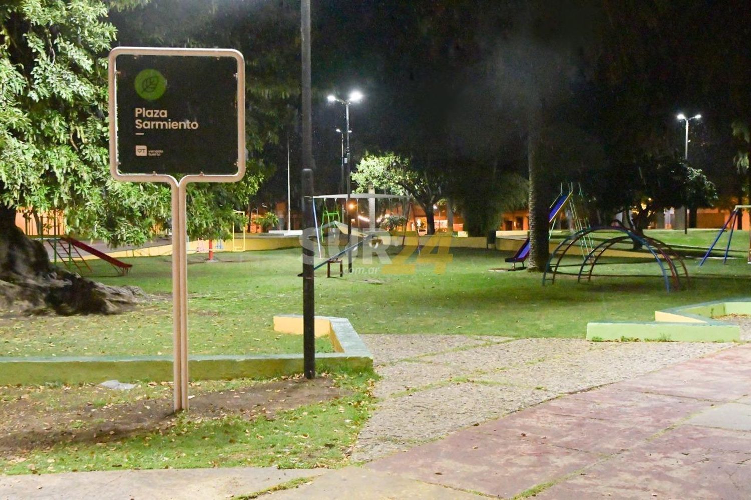 Se encendió el nuevo sistema de iluminación led en plaza Sarmiento