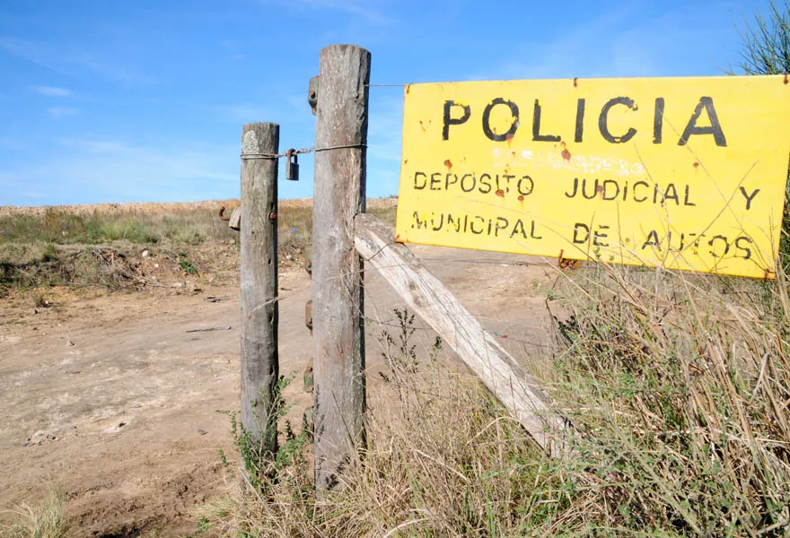 Fue a retirar el auto al depósito de Cerro Leones y se encontró con que le habían robado
