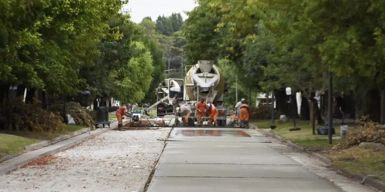 Avanza el plan de pavimentación en Crespo y mejora la calidad de vida en los barrios