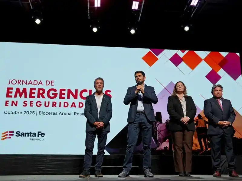 En la presentación, Pullaro junto a Torres, Ciancio y Escajadillo.