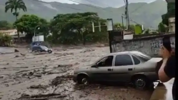Emergencia en Maracay por el desbordamiento del río El Castaño