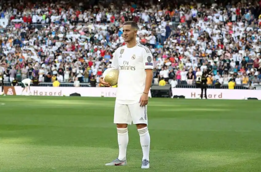 Hazard fue presentado en Real Madrid y el Bernabéu le dio una cálida bienvenida