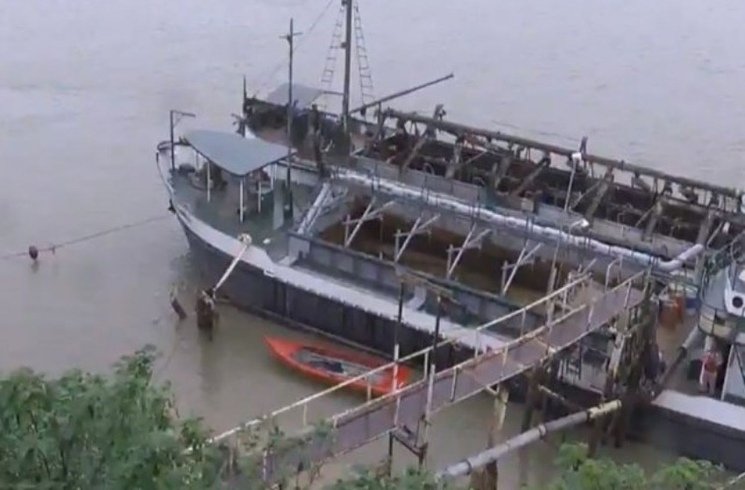 Un mecánico naval murió ahogado al caer al río Paraná
