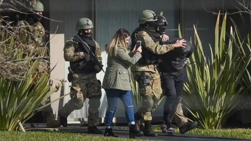 Hay siete aprehendidos en total