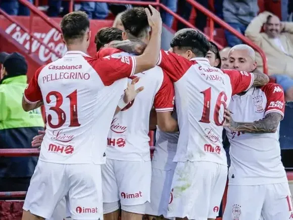 Huracán visita a Racing en Montevideo con la mira puesta en la clasificación