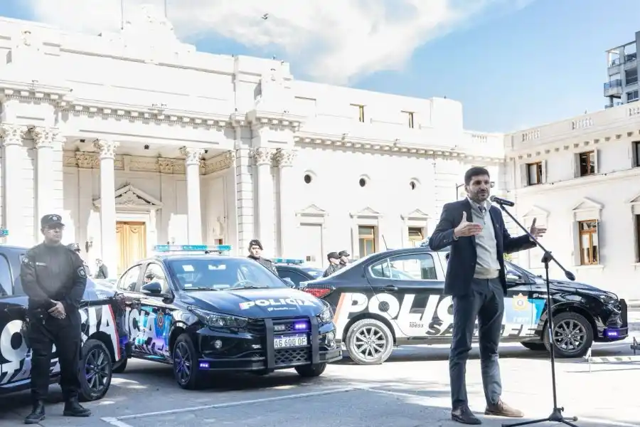 Provincia entregó 30 móviles policiales a la ciudad de Santa Fe