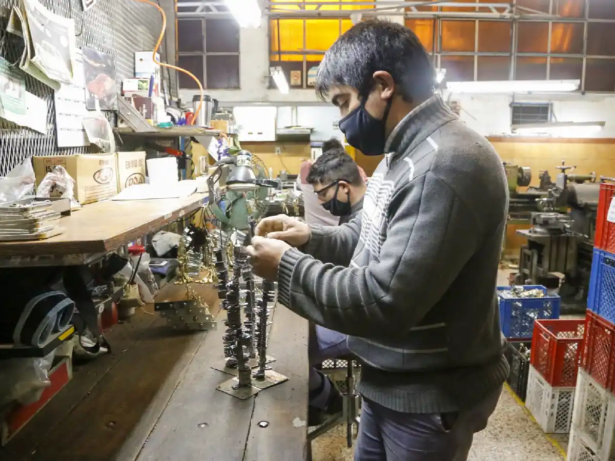 Los salarios crecieron 3,9% en noviembre y le ganaron a la inflación por quinto mes consecutivo