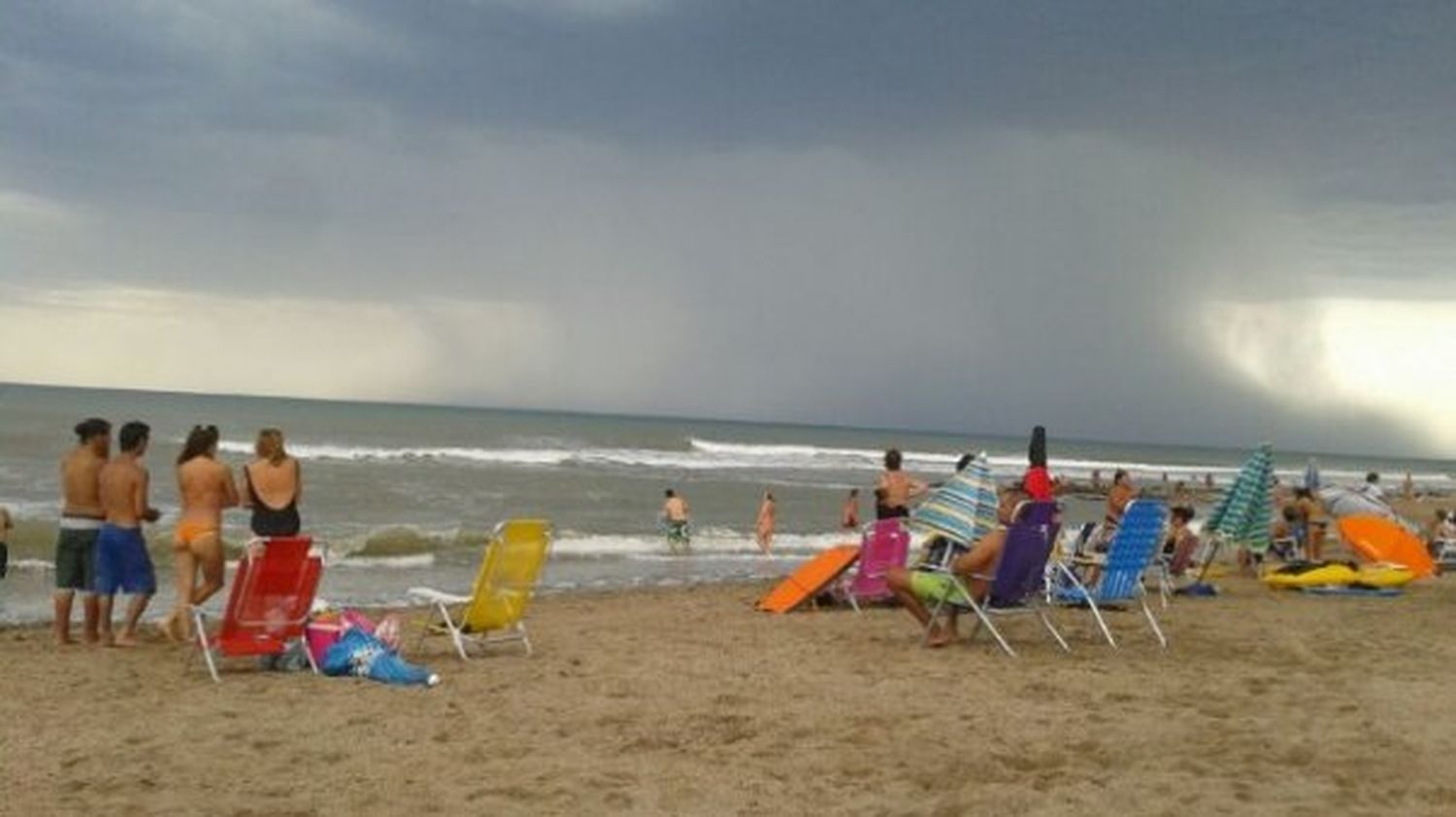 Mar del Plata: siete heridos por la caída de un rayo en una playa