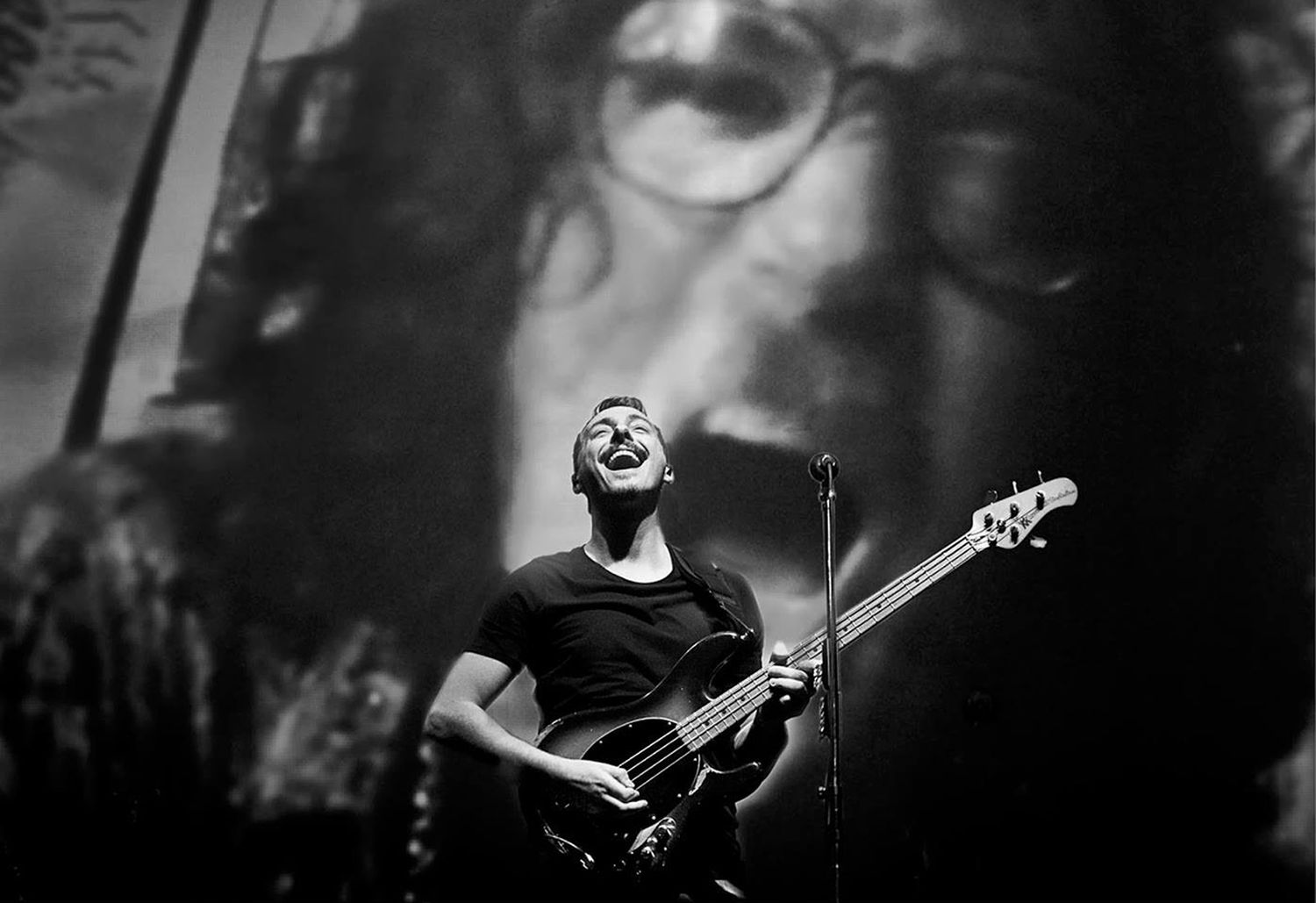 Siempre Charly. En cada uno de sus shows aparece una cita del mito viviente del rock argentino