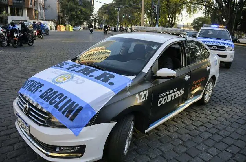 Polémica por el uso de vehículos municipales en la caravana de estatales: piden a Javkin que lo denuncie ante la Justicia