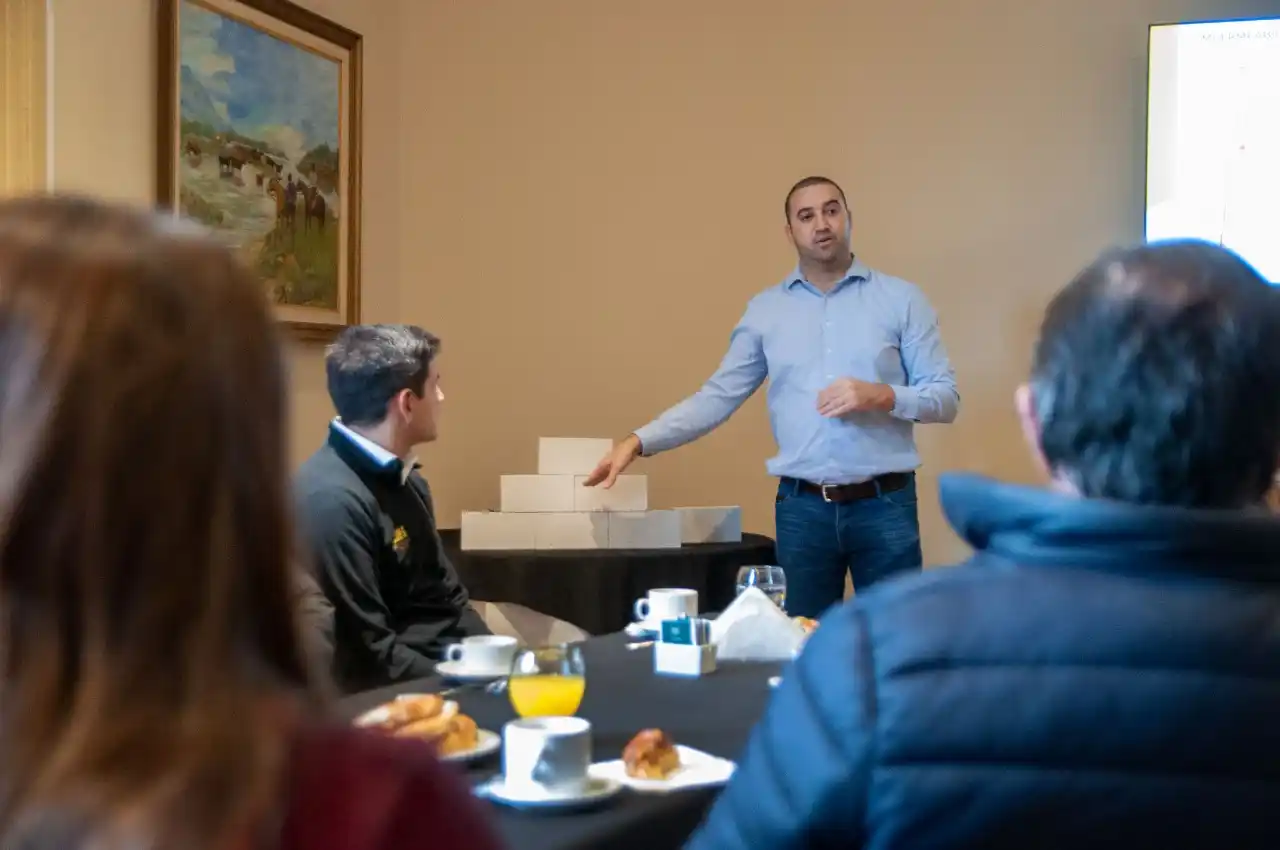 CES y Brimax brindaron una charla sobre HCCA