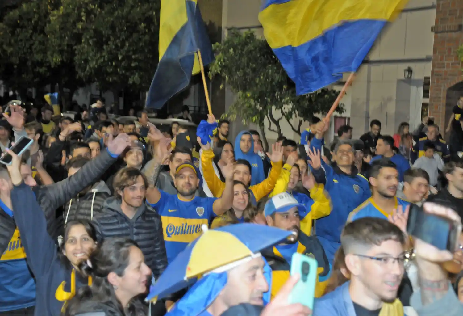 Las imágenes del festejo de los hinchas xeneizes en Tandil