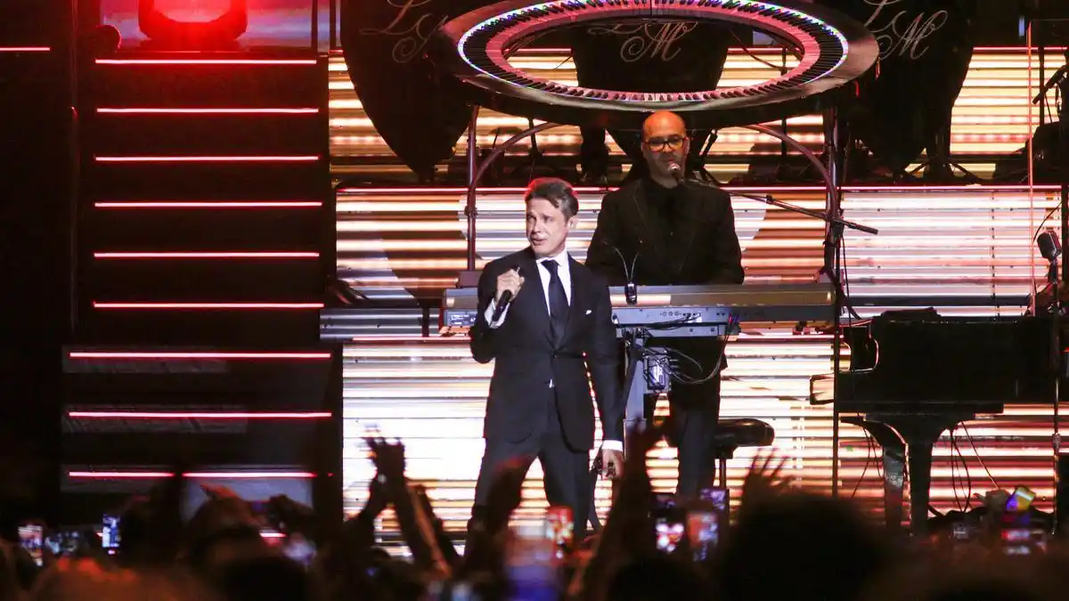 Se presentó en el Campo Argentino de Polo en el marco del cierre de su tour mundial