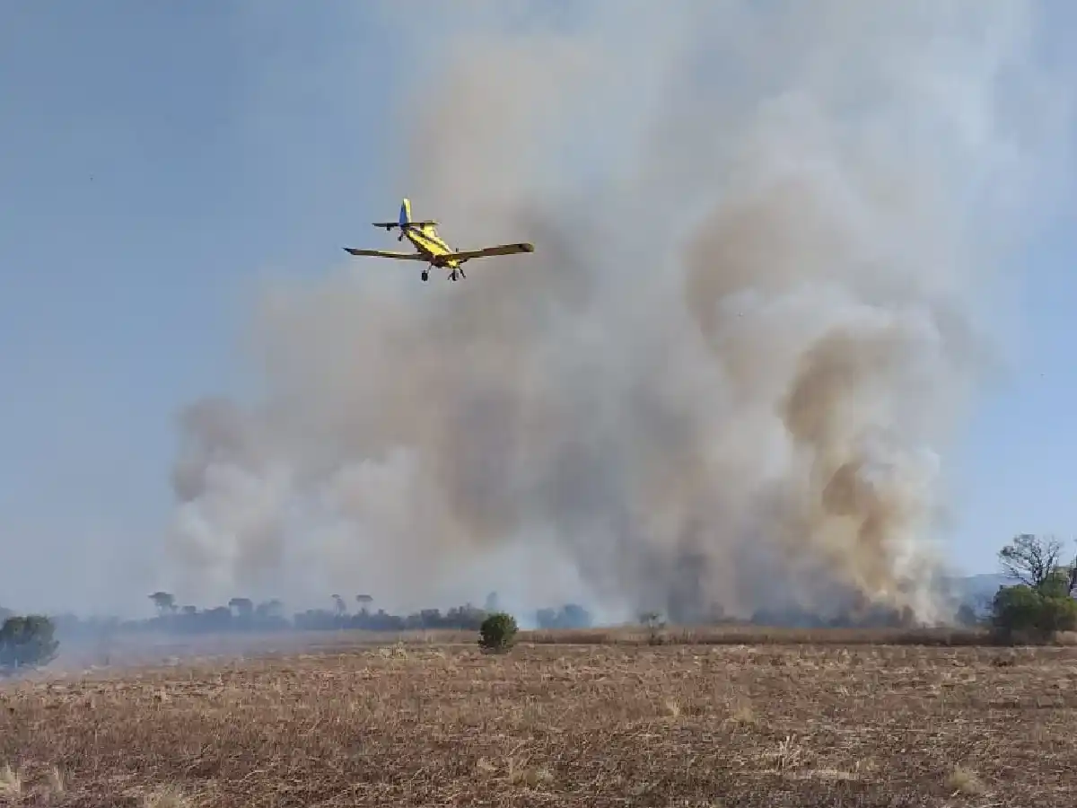 Bomberos combaten incendios en Huerta Grande y Altos Fierros