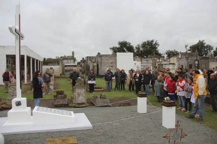 Acto en lugar histórico del cementerio de Lobería