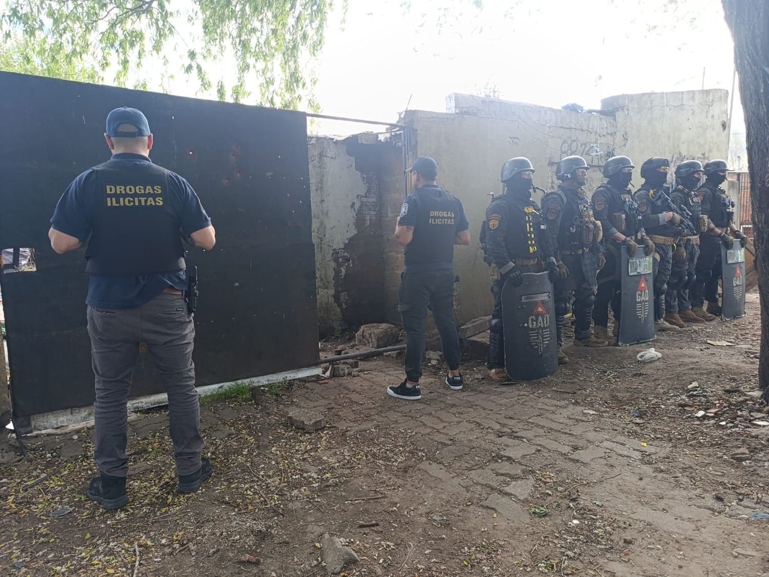 Se llevaron a cabo cuatro allanamientos simultáneos en el barrio Las Heras.
