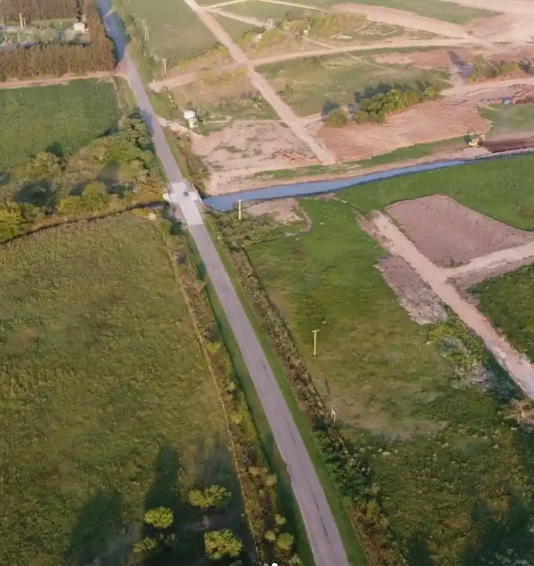 Lagos de Obligado o Barrio Azahar está ubicado en el camino Lucio Mansilla.