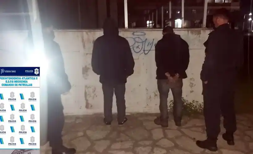 Sustraen las barandas del edificio del casino