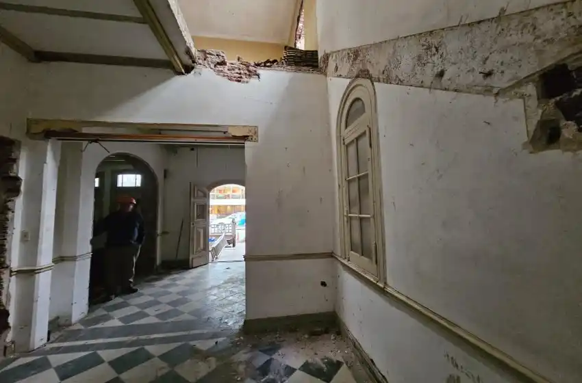 Obrero cayó de una escalera móvil y fue trasladado al HIGA