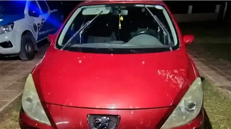 Un joven le robó el auto a un vecino para ir a visitar a su novia