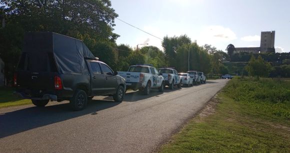 Amplio despliegue policial en allanamientos en el Bajo Cementerio en el que buscaban armas