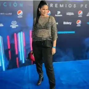 Annaé Torrealba ganó un premio y así pasó por la alfombra azul.