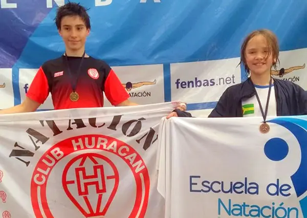 Nadadores de Huracán sumaron 20 medallas en el Provincial en Miramar