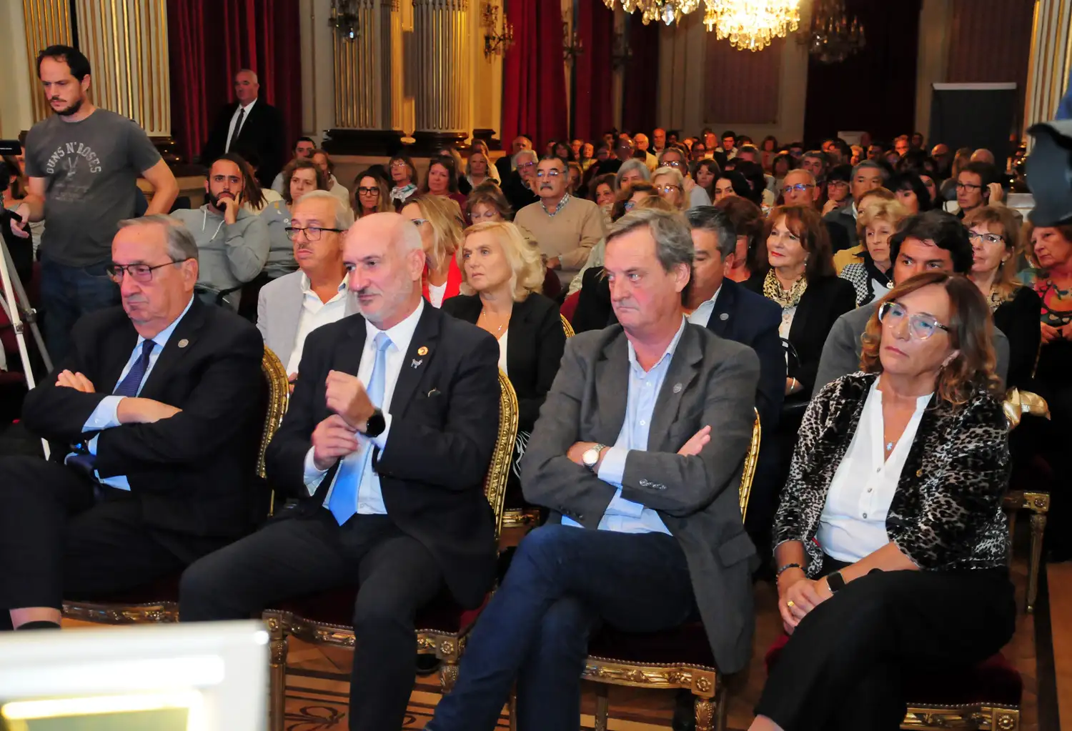 Miguel Lunghi, Marcelo Aba, Juan Pablo Frolik y Alicia Spinello durante el acto en el Salón Blanco de la Municipalidad.