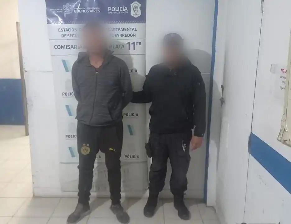 La persona detenida era retenida por personal de seguridad privada.