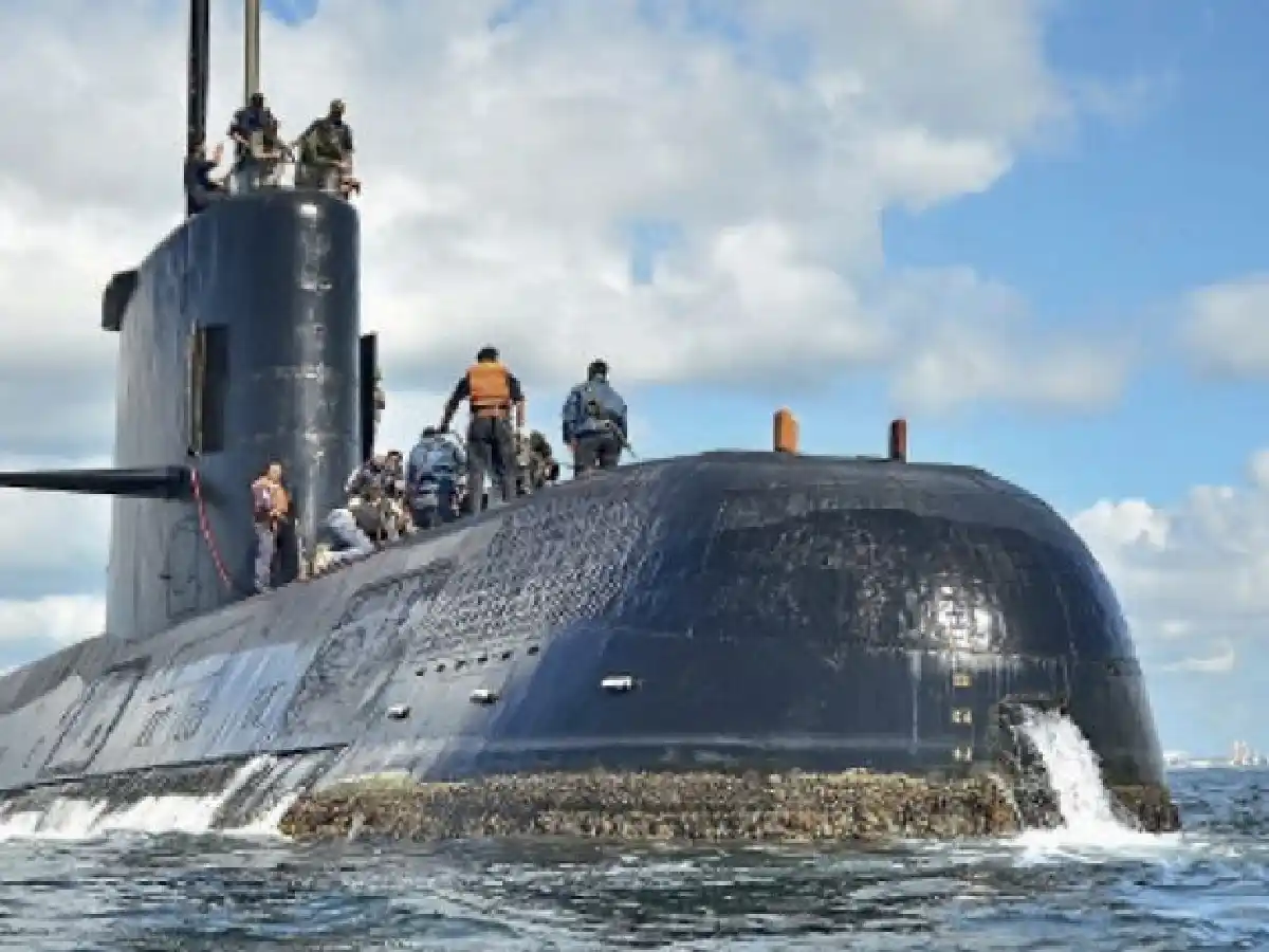 Descartan que las señales detectadas sean del ARA San Juan