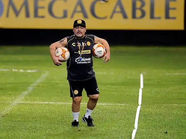 El médico de Maradona habló sobre la artrosis en las rodillas